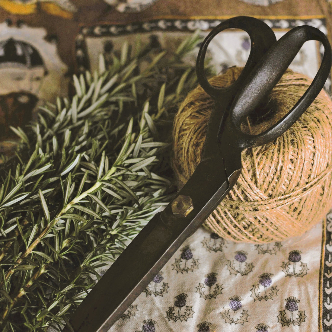 Cottagecore Skills. How to make a Rosemary Smudge Stick.