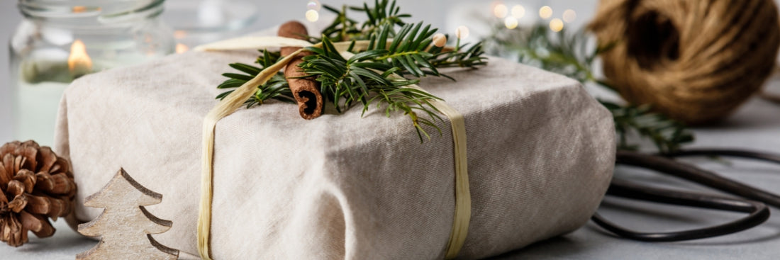 How to Sustainably Wrap Presents For An Eco Friendly Christmas